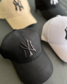 کلاه مشکی با ارم مشکی