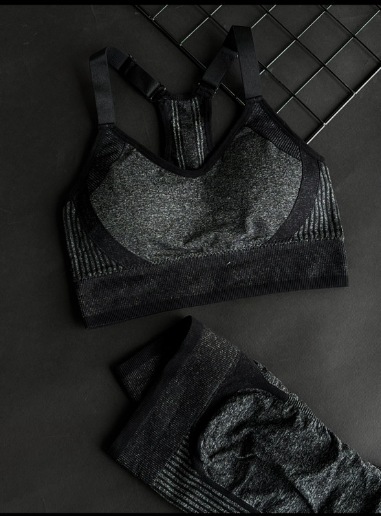 طوسی تیره با مشکی